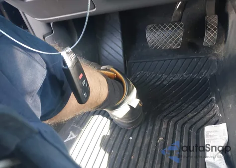 2017 Audi A4 2.0T Premium z USA, uszkodzony, nr VIN WAUANAF45HN009374